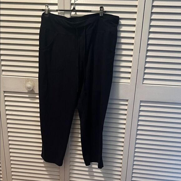 Athletic Works Pants - #1241= Women’s Black Capris Jogging Pants.